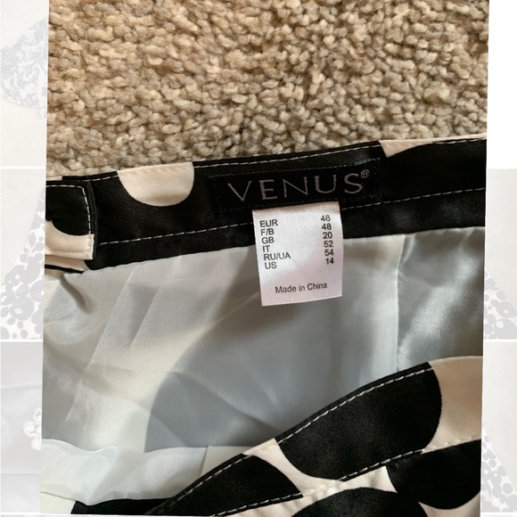 Gently Used Venus 2 Piece Dress Size 14 Corset - Picture 4 of 8